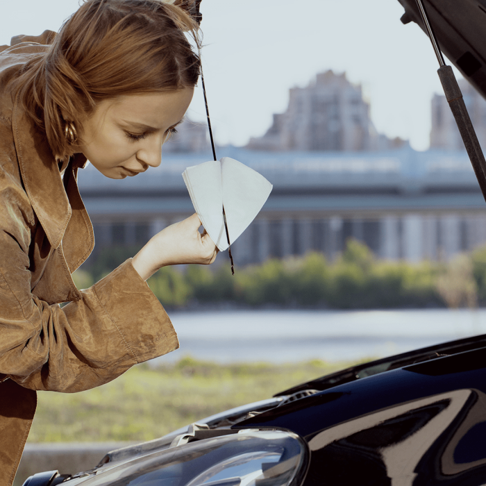 Motorolie auto bijvullen en peilen